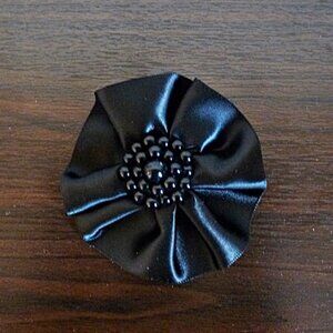 NWOT - Satin and Faux Pearls Flower Hair Pin in Black